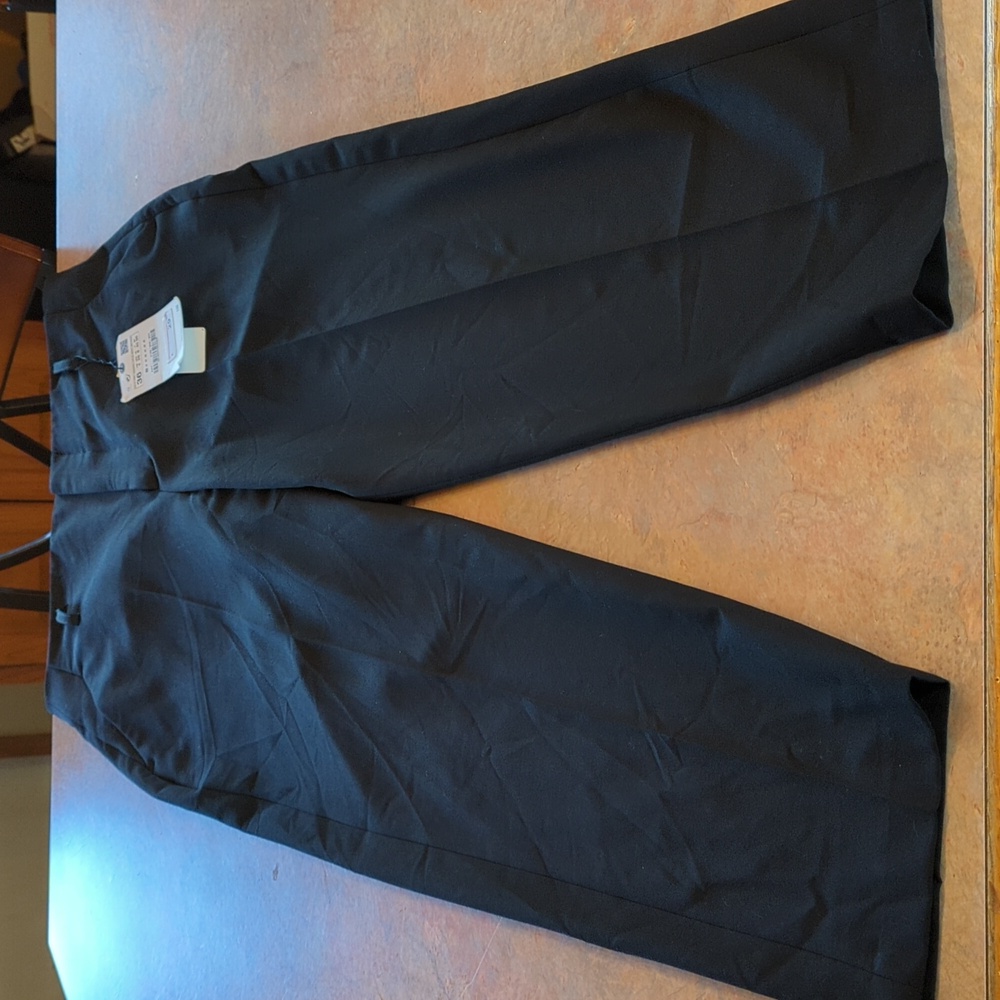 Zara black capris high waisted size 4  nwt Zipper Needs Repaired